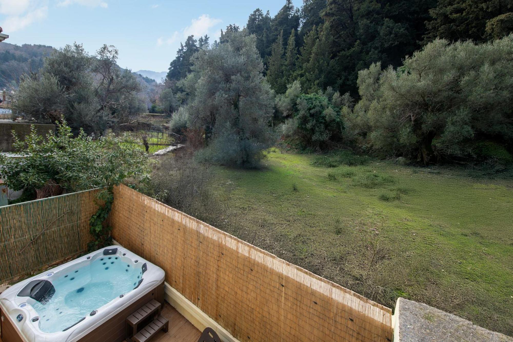 Jacuzzi Nena - Chania Traditional Holiday home *
